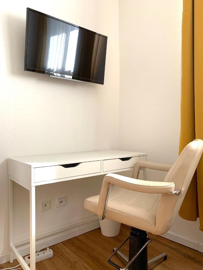 Alles Komplett - 2 Schlafzimmer, Grosse Kueche, Bad Köln Dış mekan fotoğraf